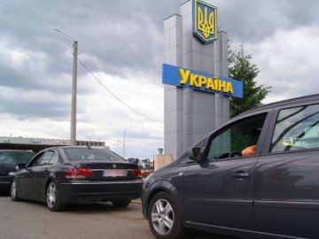 На «Устилузі» – черга з легкових автівок