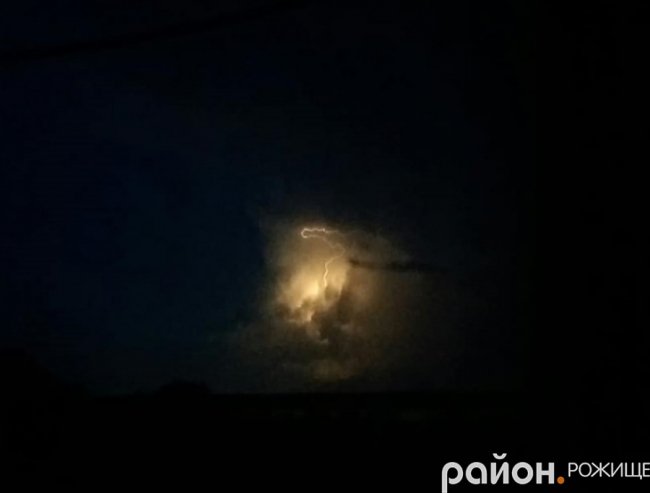 Вражаючі фото грози над Волинню