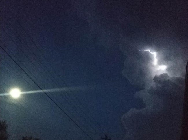 Вражаючі фото грози над Волинню