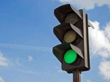 У Луцьку біля входу в парк просять встановити світлофор