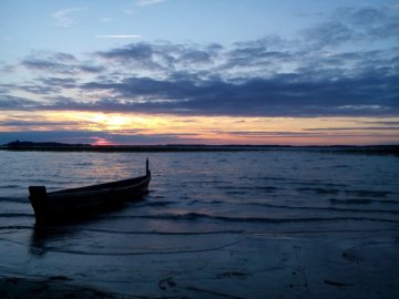 Нічне купання на Світязі для лучанина закінчилося втратою айфонів, грошей і кросівок