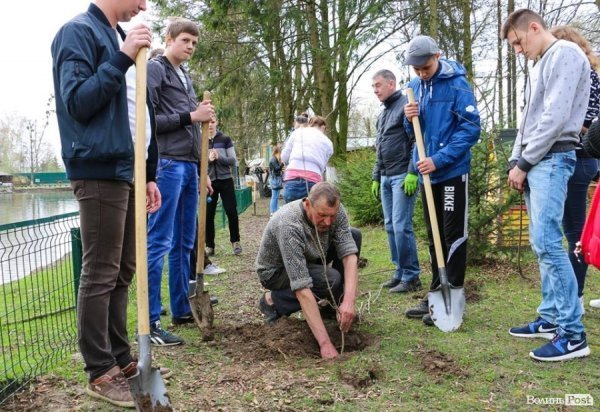 Луцький зоопарк став ще зеленішим. ФОТО