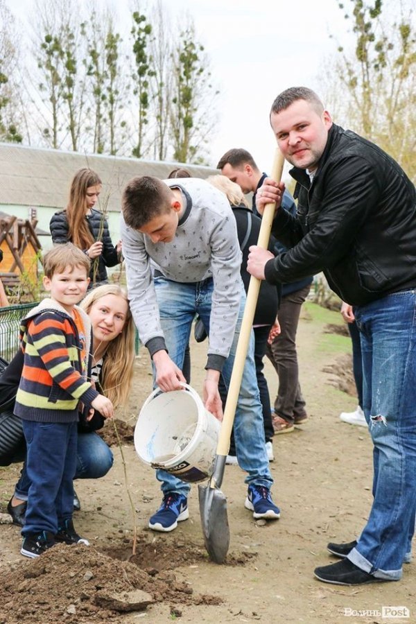 Луцький зоопарк став ще зеленішим. ФОТО