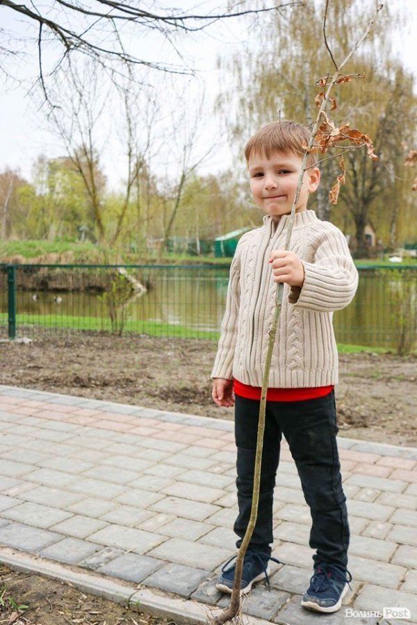 Луцький зоопарк став ще зеленішим. ФОТО