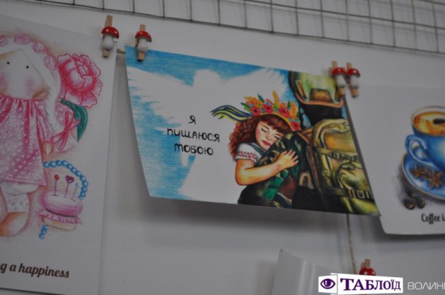 У Луцьку відкрили виставку неймовірних картин доньки загиблого героя. ФОТО