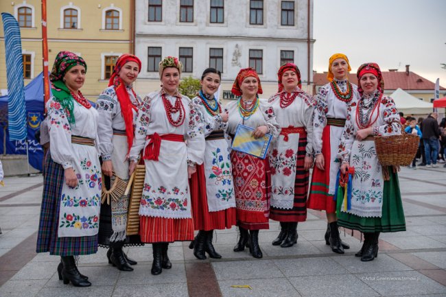 Фольклорний гурт з Волині виступив у Польщі на підтримку України