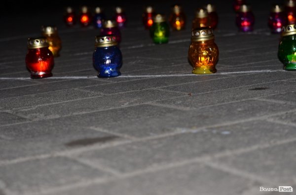 Лучани висловили свою підтримку французам у їхній трагедії.ФОТО