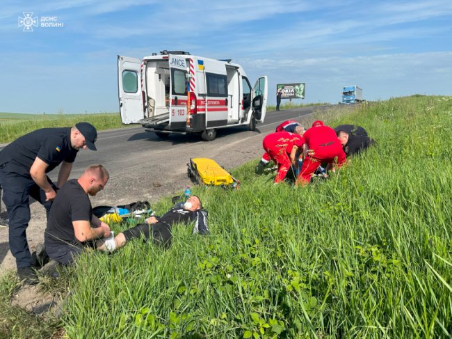 Волинські сапери, які прямують на схід, допомогли на Рівненщині постраждалим у ДТП