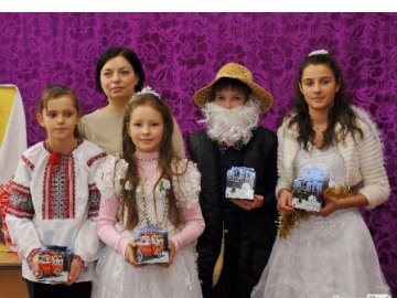 Олена Палагута від фонду імені Ігоря Єремеєва роздала 23 000 подарунків волинським дітям