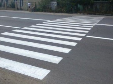 У Луцьку авто збило чоловіка, який перебігав дорогу