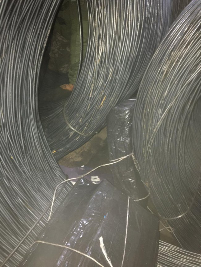 Через Волинь контрабандисти хотіли перевезти цигарки у вантажному поїзді до Польщі. ФОТО