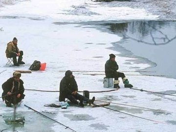 Рибалок закликають не виходити на лід