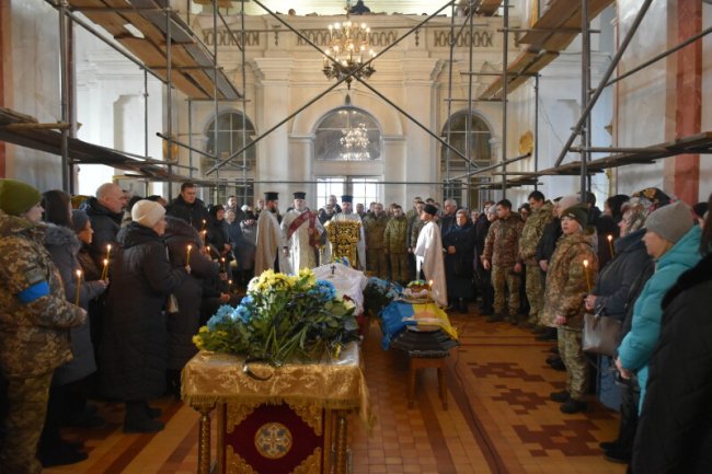 Лучани попрощалися із полеглим під Авдіївкою прикордонником