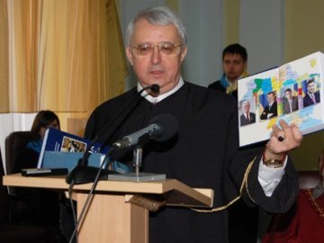 Ректор київського вишу став почесним доктором луцького. ФОТО