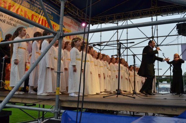 Естрадні зірки виступали в Луцьку заради дітей-сиріт. ФОТО 