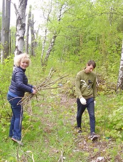 Екологічну акцію провели в Академії рекреаційних технологій і права. ФОТО