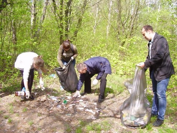 Екологічну акцію провели в Академії рекреаційних технологій і права. ФОТО