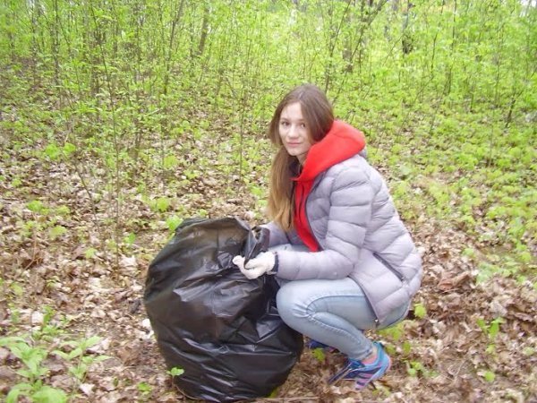 Екологічну акцію провели в Академії рекреаційних технологій і права. ФОТО