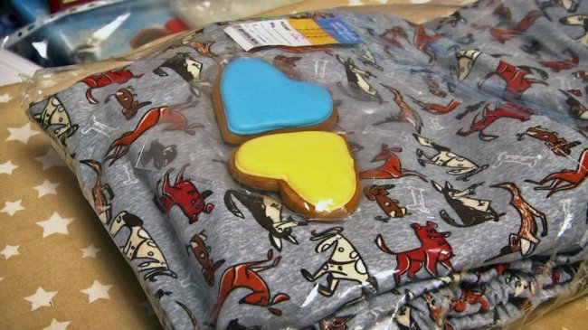 Лучанки зі «Швейної роти» виготовляють спеціальний одяг для поранених воїнів. ФОТО, ВІДЕО