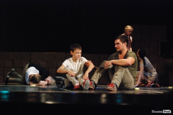 У Луцьку показали танцювальний перформенс «Дім». ФОТО