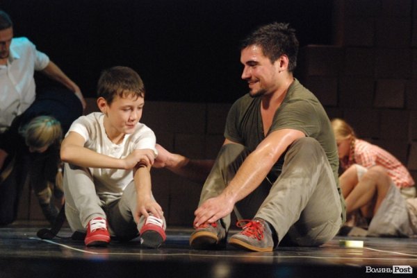 У Луцьку показали танцювальний перформенс «Дім». ФОТО