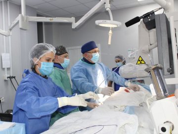 У волинській лікарні 16-річному хлопцю провели унікальну операцію на аорті 