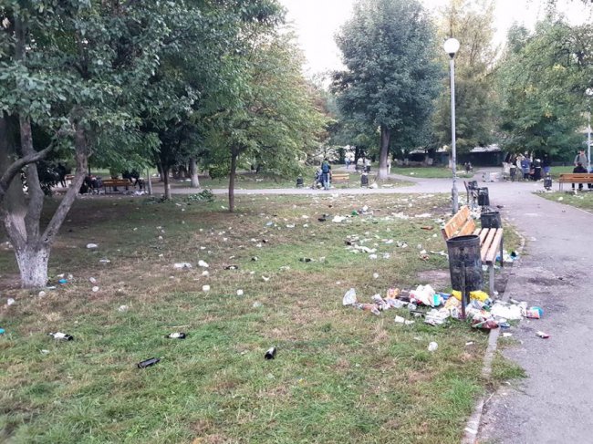 Сміття, порожні пляшки та катання на крадених візках: як студенти КПІ відсвяткували 1 вересня