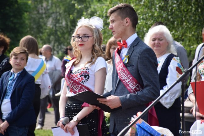 Емоції від драйву до сліз: останній дзвоник у луцькій школі №25. ФОТО