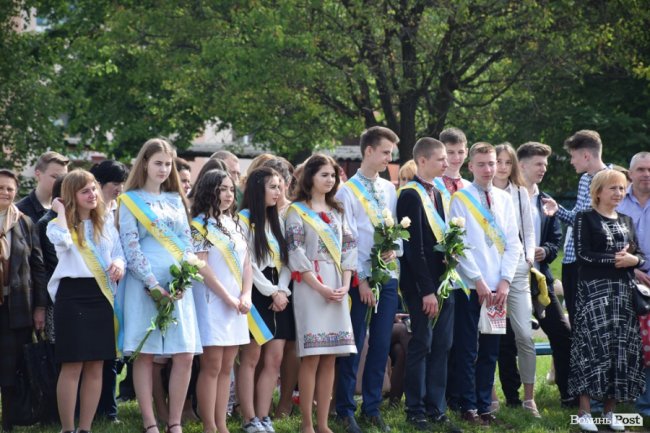 Емоції від драйву до сліз: останній дзвоник у луцькій школі №25. ФОТО