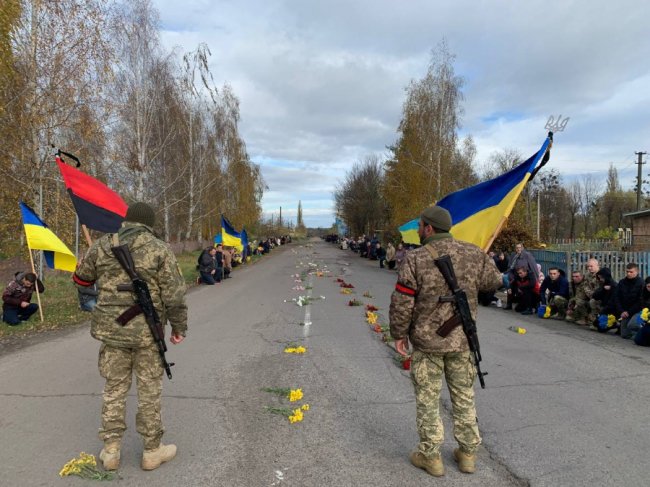 Тата не дочекався маленький син: на Волині попрощалися з Героєм Олександром Морозом