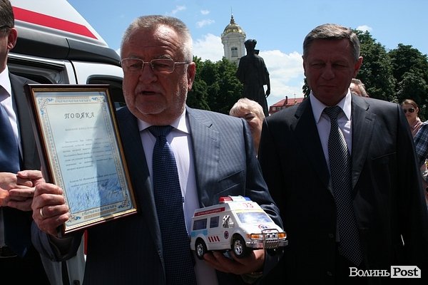 Луцьким медикам передали 5 нових карет швидкої. ФОТО