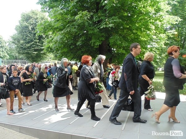 У Луцьку розпочалося прощання з бійцем «Айдару». ФОТО