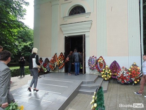 У Луцьку розпочалося прощання з бійцем «Айдару». ФОТО