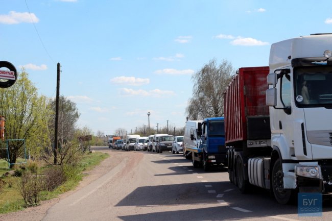 Як працюють контрольно-пропускні пункти на в’їздах до Нововолинська. ФОТО. ВІДЕО