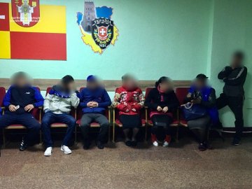 У Луцьку банда з чоловіків та жінок побила і пограбувала іноземця