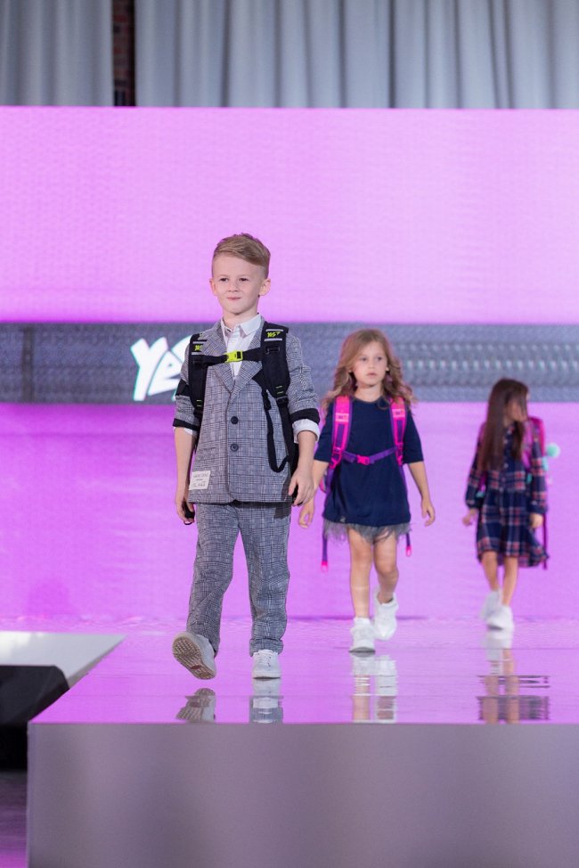 Бренд YES влаштував перший в світі fashion-показ рюкзаків*