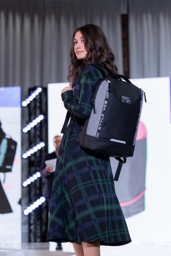 Бренд YES влаштував перший в світі fashion-показ рюкзаків*