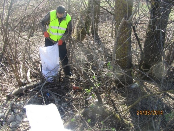 На Волині прибирають узбіччя шляхів