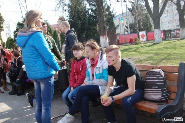 У Луцьку студенти годували кулішем. ФОТО