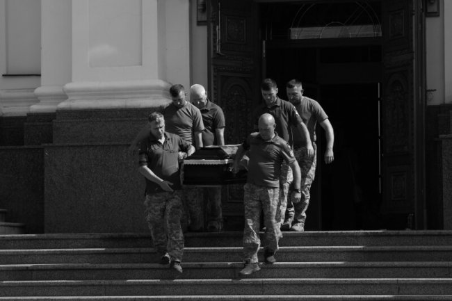 У Луцьку попрощалися із загиблим на Донеччині Героєм Віталієм Ващуком