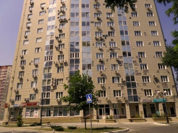 У Донецьку в лікарню потрапив снаряд, є загиблий. ФОТО. ВІДЕО