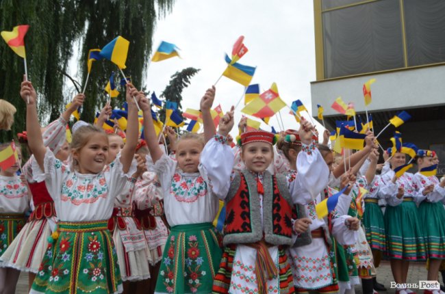 Урочиста Академія і танці: у центрі Луцька святкували День міста. ФОТО