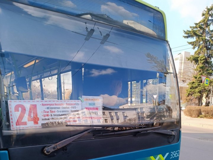 Швидко їздить та хамовитий: лучанка поскаржилася на водія маршрутки