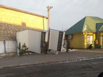 У Ковелі вандали перекинули зупинку