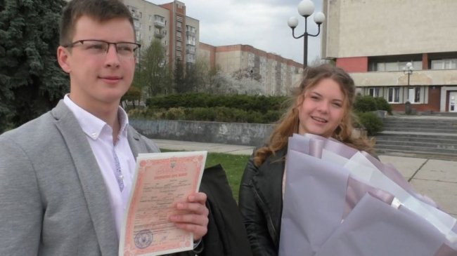 В обмеженому колі гостей і масках: як у Луцьку одружують під час карантину 