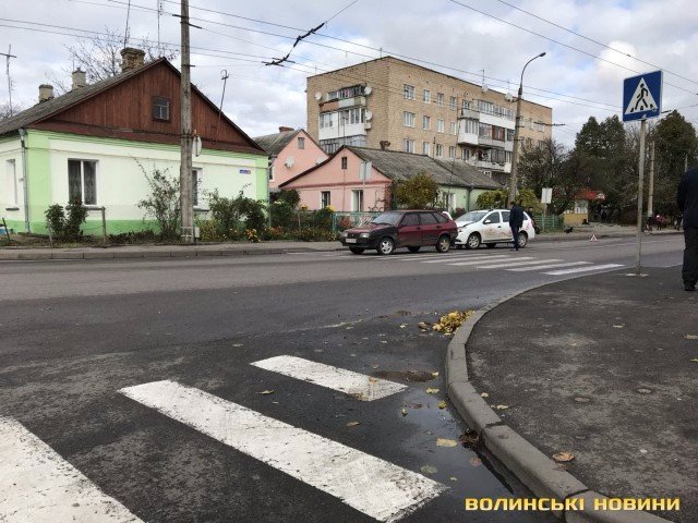 Поблизу луцької гімназії зіткнулися дві автівки