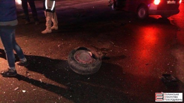 Аварія на Відродження - зіткнулись два фургони. ФОТО