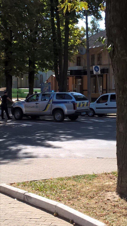 «Закон один для всіх»: нововолинські правоохоронці порушують правила паркування. ФОТО