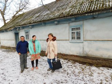 Небайдужі волиняни допомогли сім'ї, у якої згорів будинок