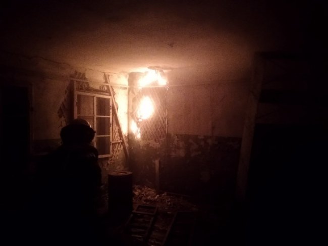 Горів закинутий склад волинського підприємства. ФОТО